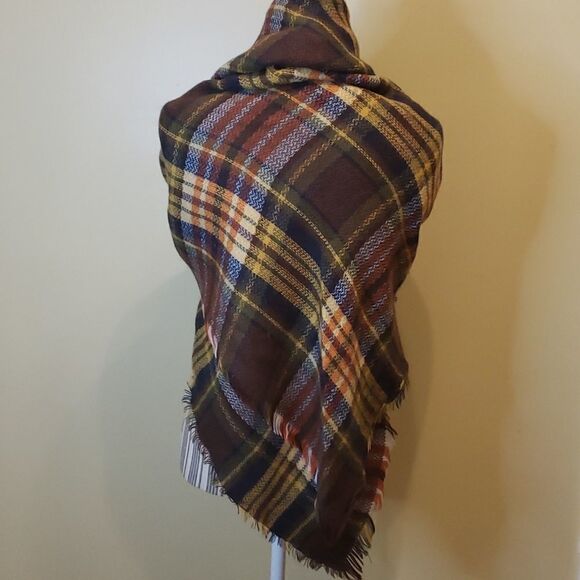 LARGE scarf. 52" x 52" - Picture 2 of 4